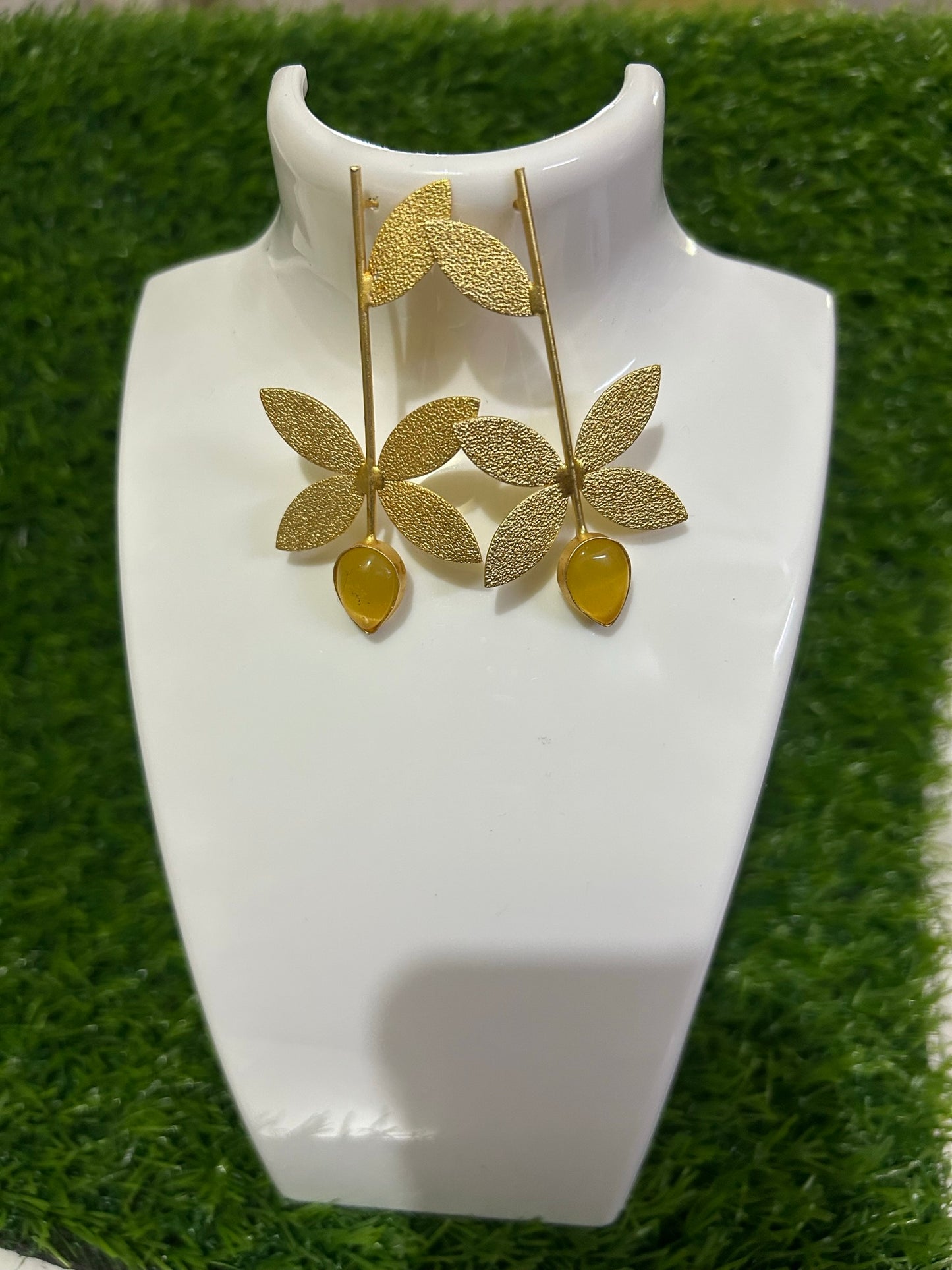 Monalisa Stone Five Leaf Stud Earring