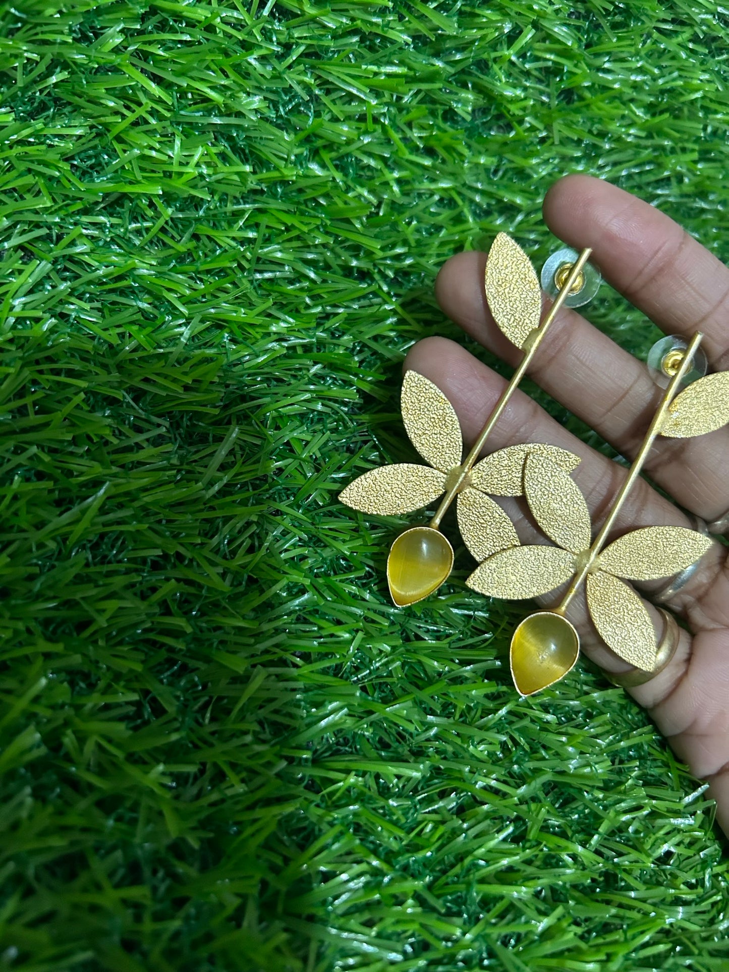 Monalisa Stone Five Leaf Stud Earring